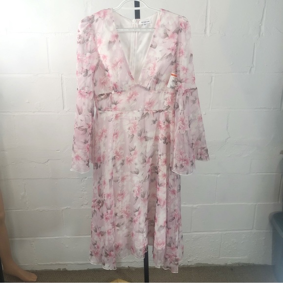 Area Stars Bell Sleeve Floral Dress Size M Pink Knee Length - Picture 1 of 7